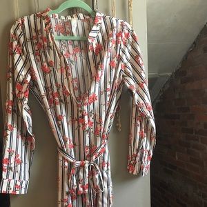 Long sleeve dress with tie